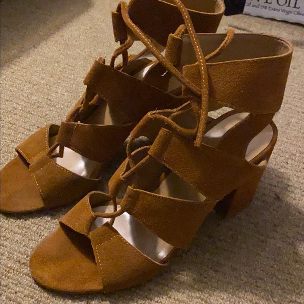 Report heel with leather upper
